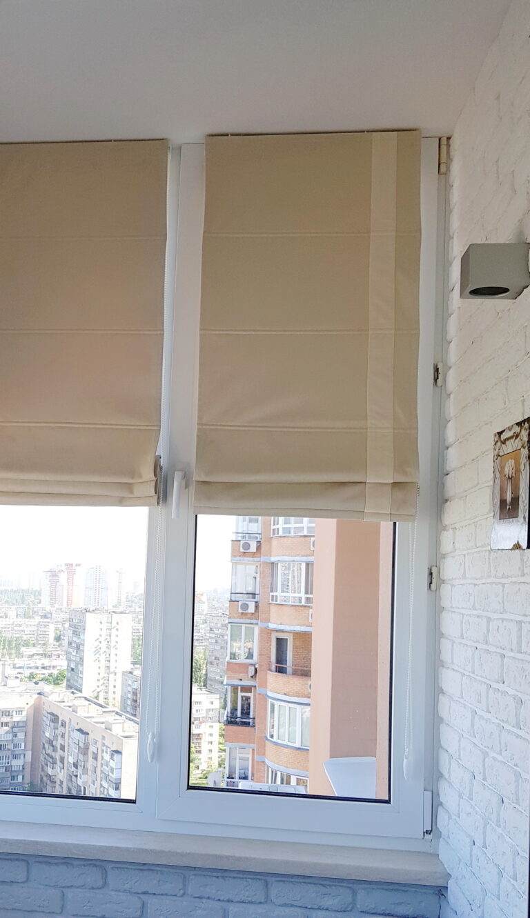 римские шторына балкон блекаут